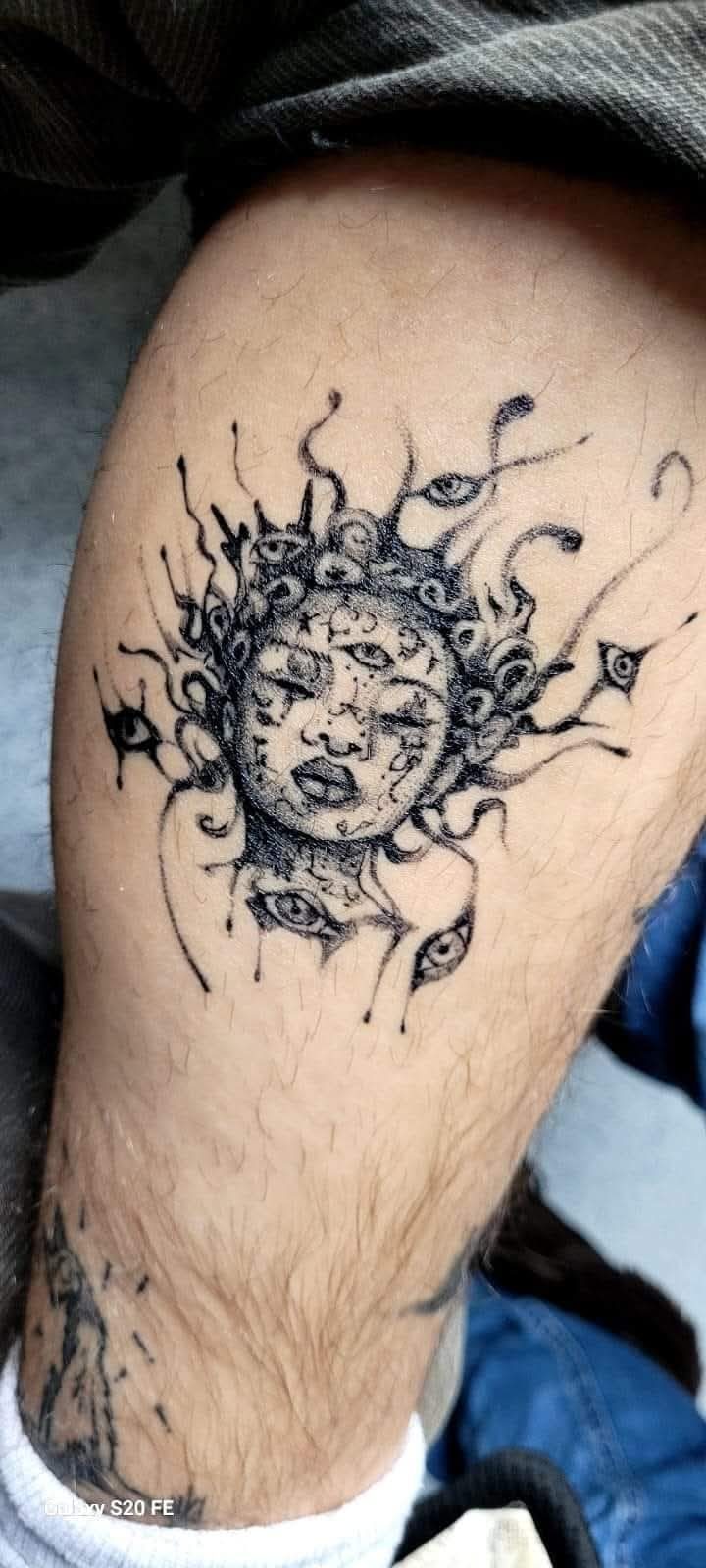 Le Salon de tattoo — Tatoueuse, photo 11